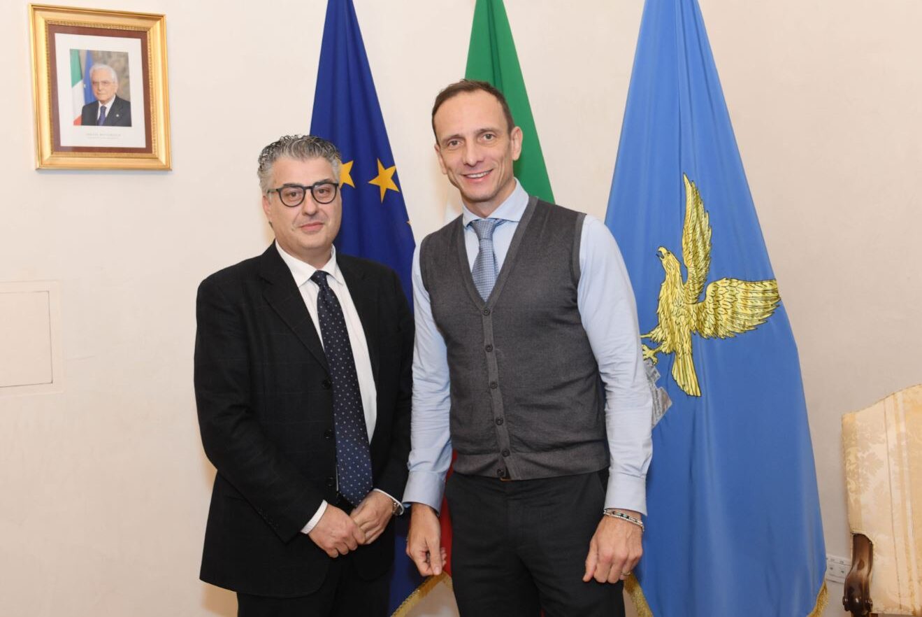 Il governatore Massimiliano Fedriga insieme a Marco De Sabbata, nuovo direttore dell'Inps del Friuli Venezia Giulia.