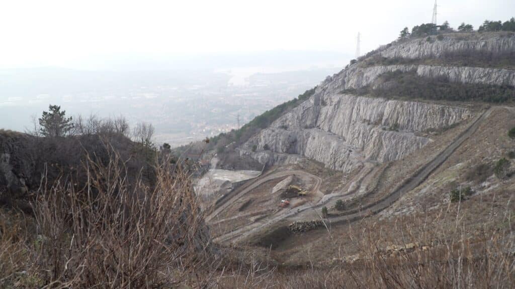L'area della cava in cui verranno installati i pannelli solari