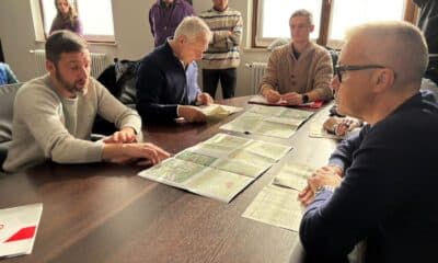 L’assessore regionale alle Attività produttive e turismo Sergio Emidio Bini in municipio con il Sindaco di Forni di Sotto Claudio Coradazzi e i vertici del Cosilt