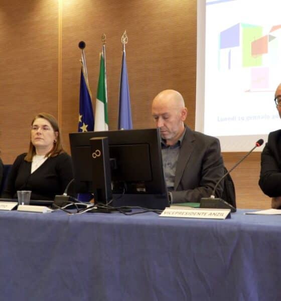 Primo a destra il vicegovernatore e assessore alla Cultura e Sport Mario Anzil