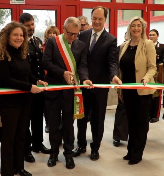 Taglio del nastro alla nuova scuola Manzoni di Maniago