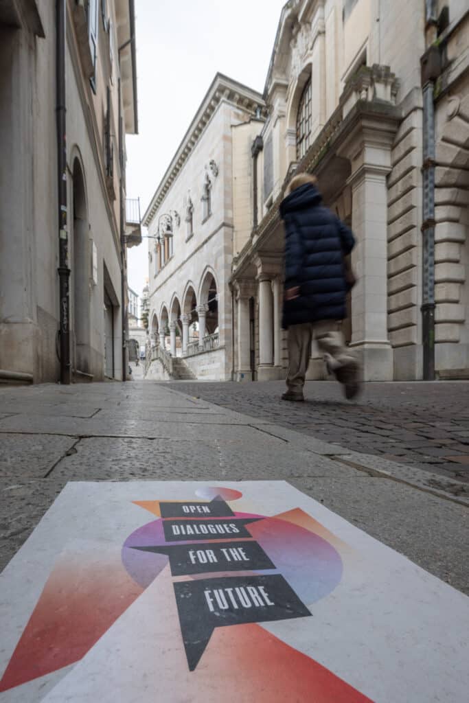 Una delle installazioni nel centro di Udine