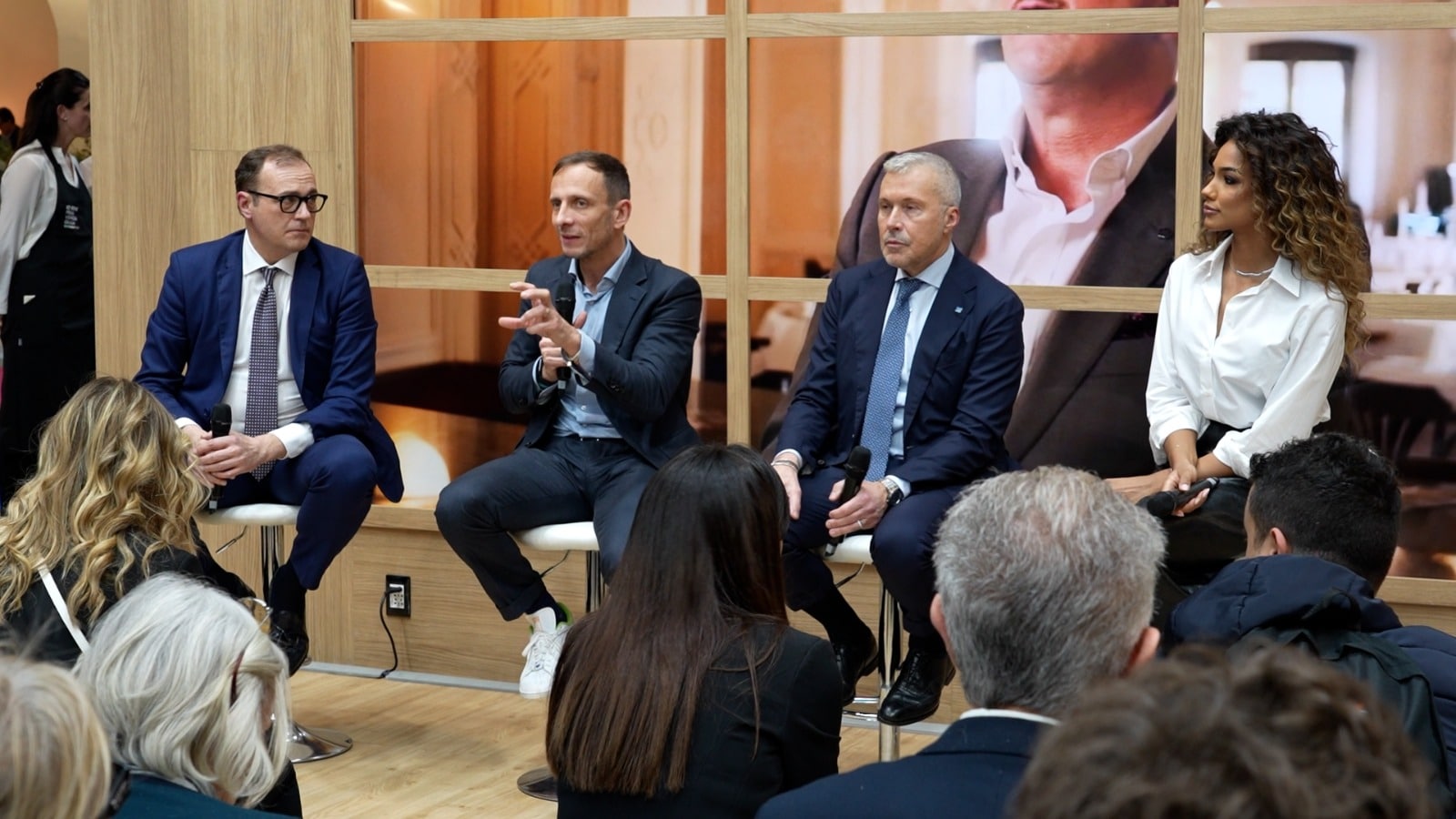 Il governatore Fedriga e l'assessore Bini assieme a Samira Lui e il direttore Cerno alla Bit di Milano - Bit 2026 di Milano