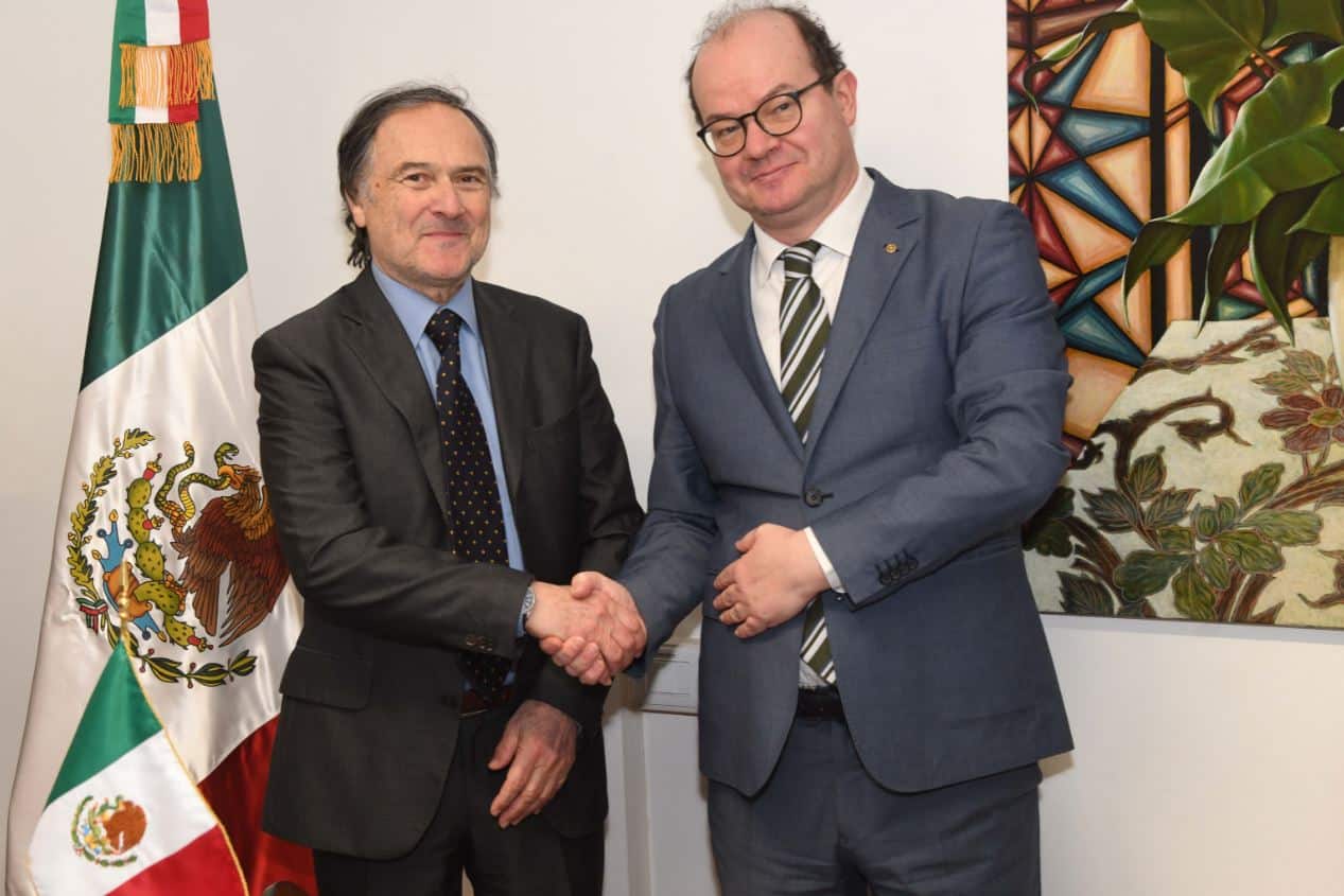 Il vice governatore e assessore alla Cultura Mario Anzil insieme al console onorario del Messico a Trieste per il Friuli-Venezia Giulia Graziano Bertogli