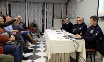 L'assessore regionale alla Protezione civile Riccardo Riccardi all'incontro pubblico con i cittadini di Brazzano di Cormons