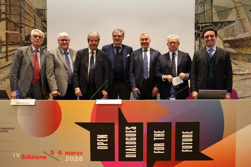 Foto di gruppo alla presentazione dell'evento
