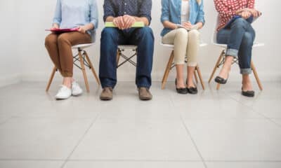 Giovani in attesa del colloquio di lavoro