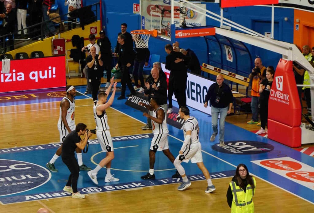 L'APU festeggia a fine match