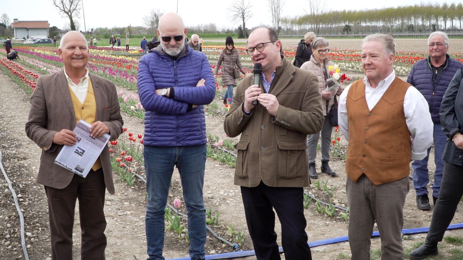 Il vicegovernatore del Fvg Mario Anzil interviene alla manifestazione il Giardino dei tulipani con il sindaco di Varmo Fausto Prampero e i promotori