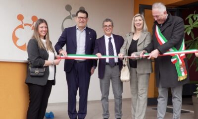 L'assessore Cristina Amirante (la seconda da destra) al taglio del nastro