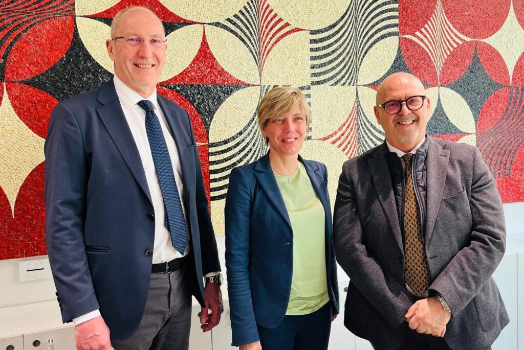 L'amministratore unico di Insiel Diego Antonini con gli assessori regionali Barbara Zilli e Sebastiano Callari