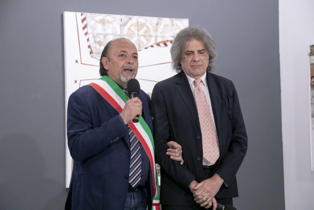Il sindaco Luca Fasan e il curatore della mostra, Giancarlo Bonomo (© Katia Bonaventura)