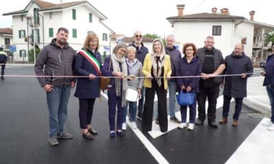 Al centro l'assessore Cristina Amirante al momento del taglio del nastro