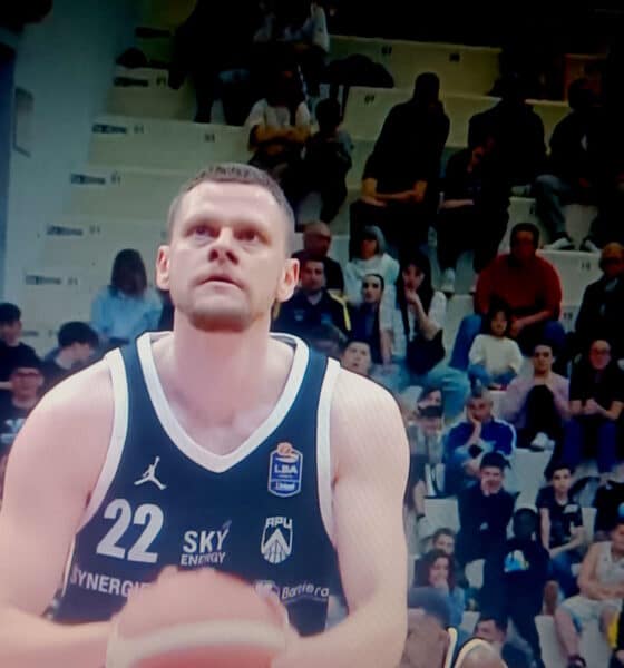 Bendzius al tiro libero contro Cremona