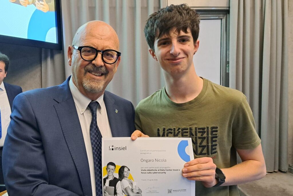 Sebastiano Callari durante la consegna degli attestati