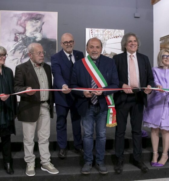 Si è inaugurata ieri, venerdì 24 aprile, presso la Galleria Comunale d’Arte Contemporanea di Monfalcone, la mostra “Contaminazioni della Storia”, a cura di Giancarlo Bonomo, che mette in dialogo le opere di Sandra Zeugna e Fulvio Dot con i maestri del secondo Novecento (© Katia Bonaventura)