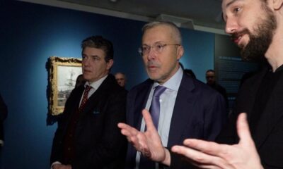 L'assessore Bini durante una visita all'esposizione "Impressionismo e Modernità" a Udine