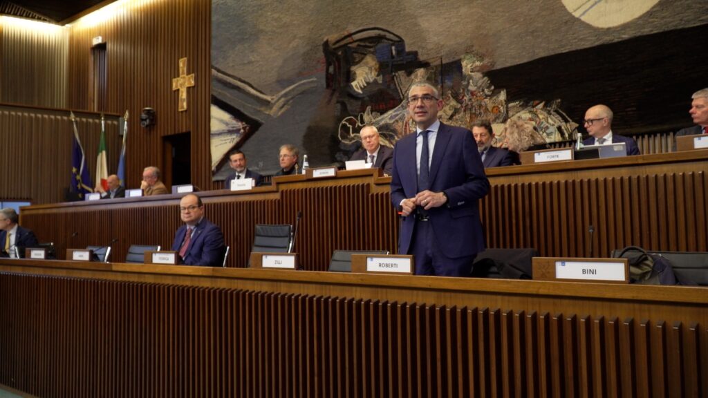 L'assessore alle Autonomie locali Pierpaolo Roberti in Consiglio regionale