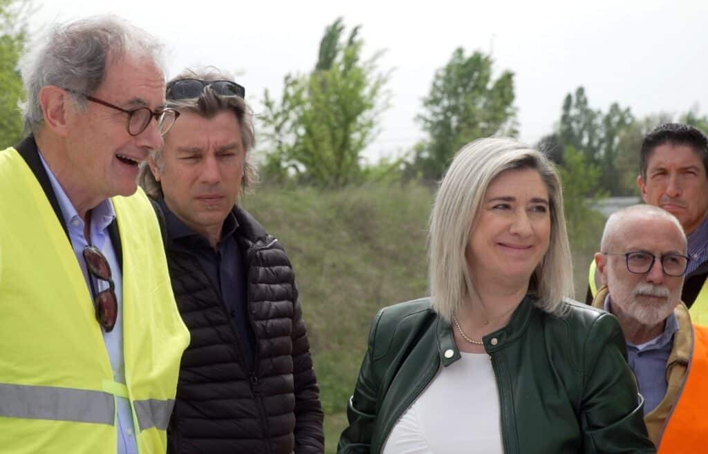 L'assessore regionale Cristina Amirante durante la consegna dei lavori della ciclovia