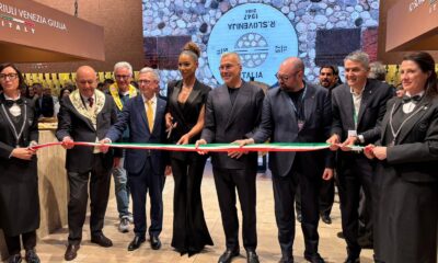 L'inaugurazione dello stand Fvg a Vinitaly alla presenza degli assessori alle Attività Produttive Sergio Emidio Bini e alle Risorse agroalimentari Stefano Zannier con la testimonial Samira Lui
