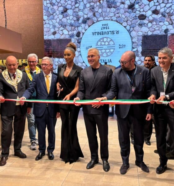 L'inaugurazione dello stand Fvg a Vinitaly alla presenza degli assessori alle Attività Produttive Sergio Emidio Bini e alle Risorse agroalimentari Stefano Zannier con la testimonial Samira Lui
