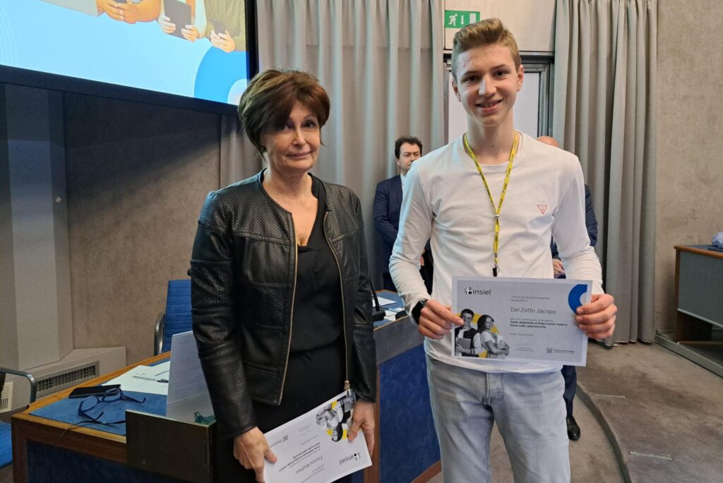 Alessia Rosolen durante la consegna degli attestati