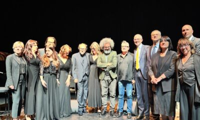 Tutta la compagnia con Simone Cristicchi e gli assessori Barbara Zilli e Pierpaolo Roberti