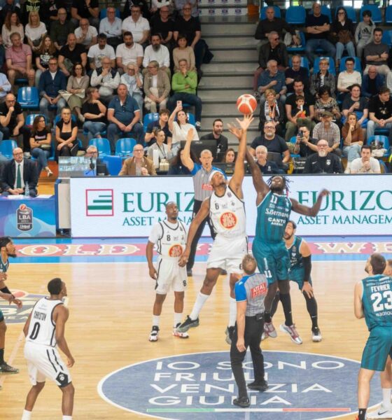 La palla a due ad inizio match