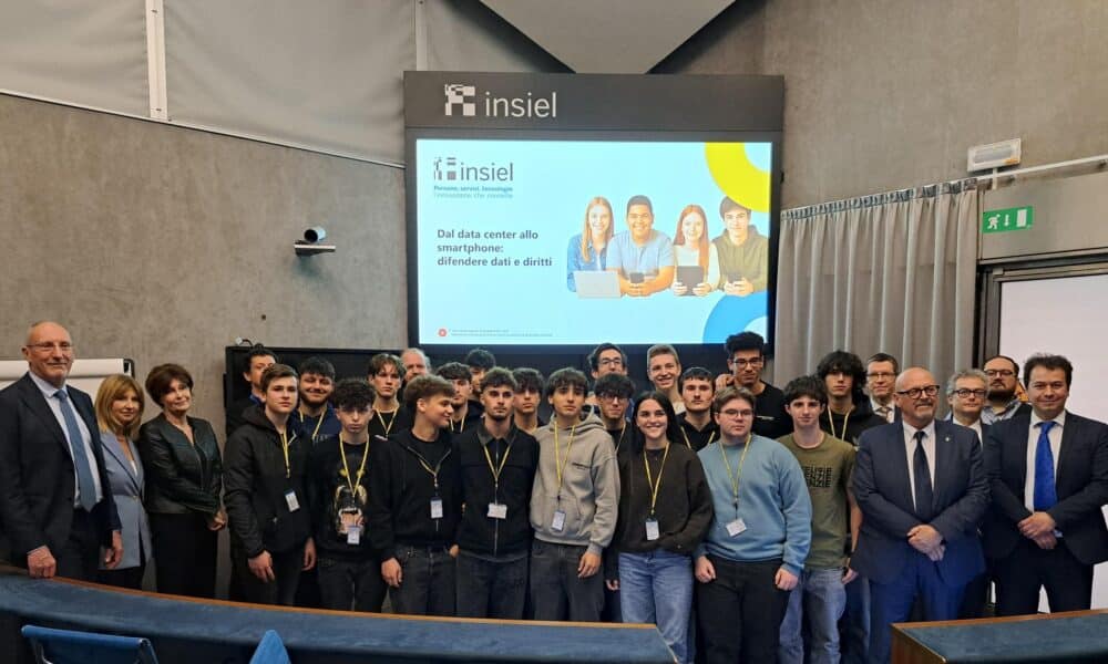 Foto di gruppo alla consegna degli attestati