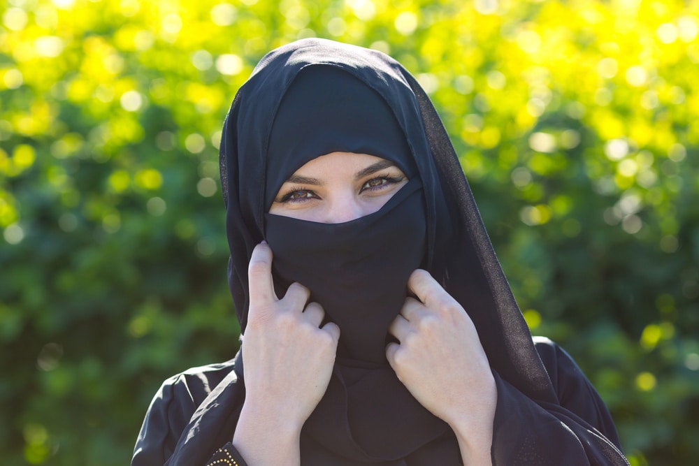 Donna musulmana con il velo - proposta di legge