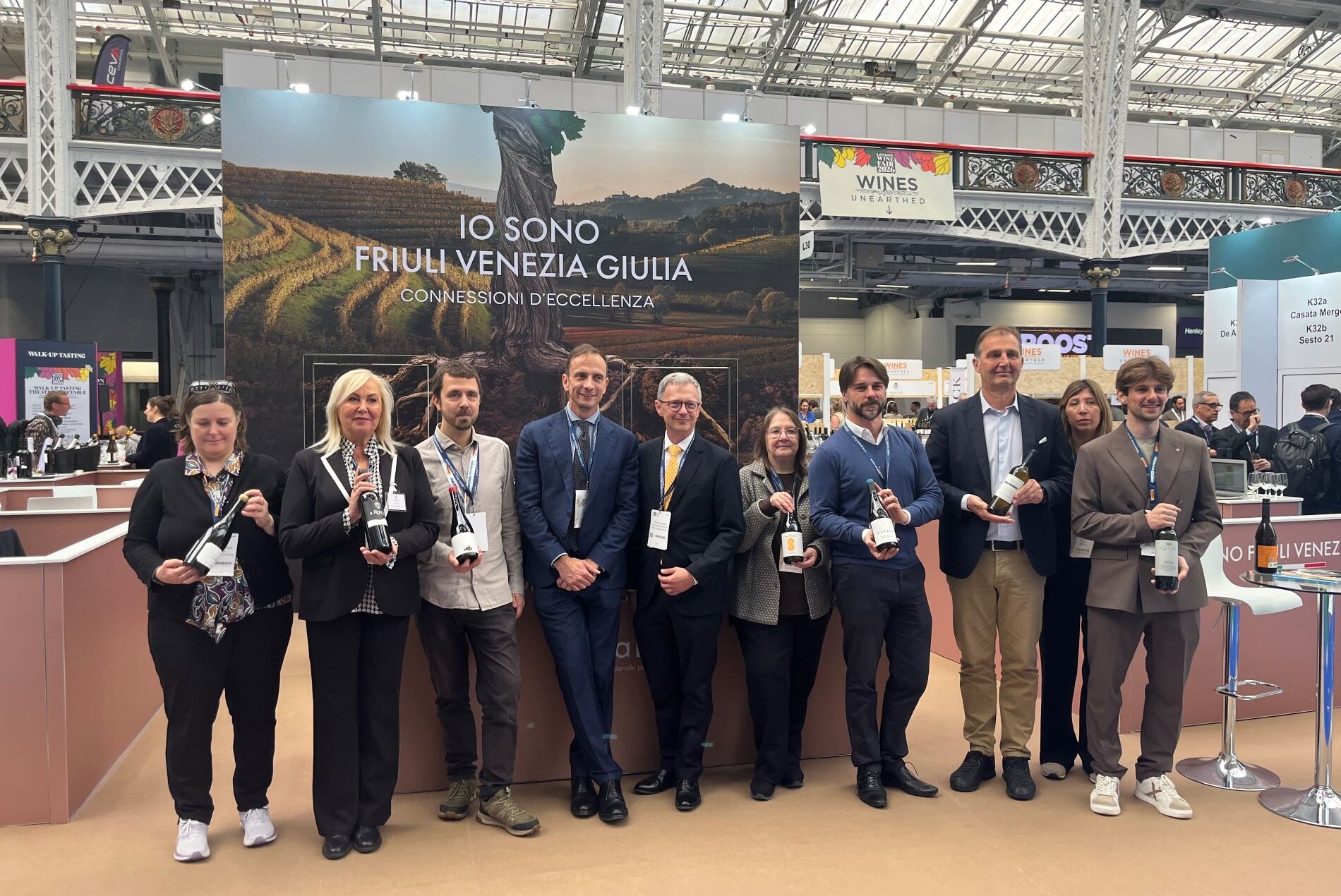 Il governatore Fedriga e l'assessore Zannier assieme ai produttori Fvg presenti alla Wine Fair 2026