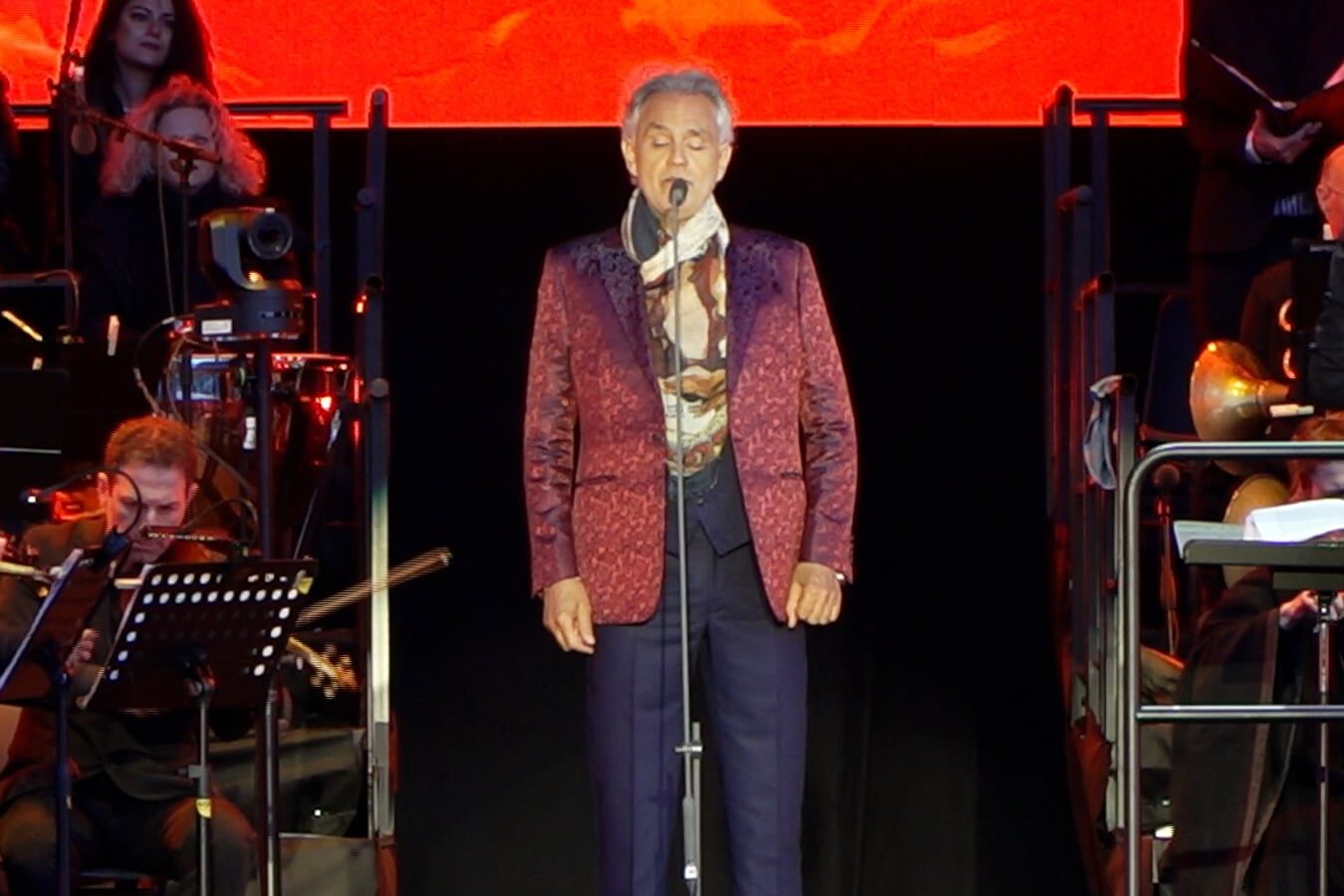Il maestro Bocelli durante il concerto
