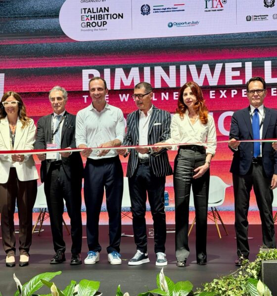 Il taglio del nastro di Riminiwellness 2026 alla presenza del governatore Fedriga