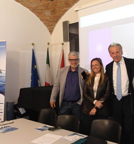 L'assessore Scoccimarro (secondo da destra) alla presentazione di Mare Nordest 2026