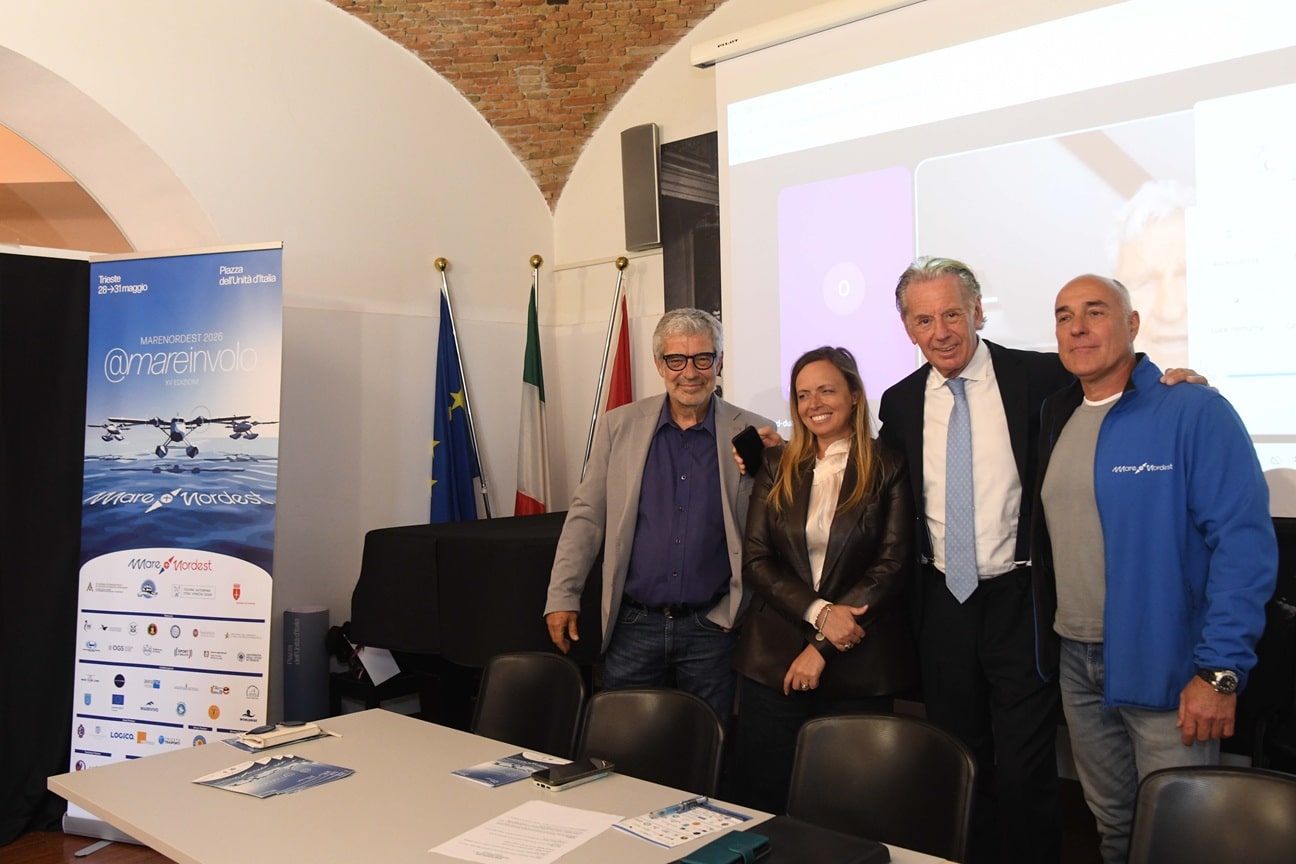 L'assessore Scoccimarro (secondo da destra) alla presentazione di Mare Nordest 2026