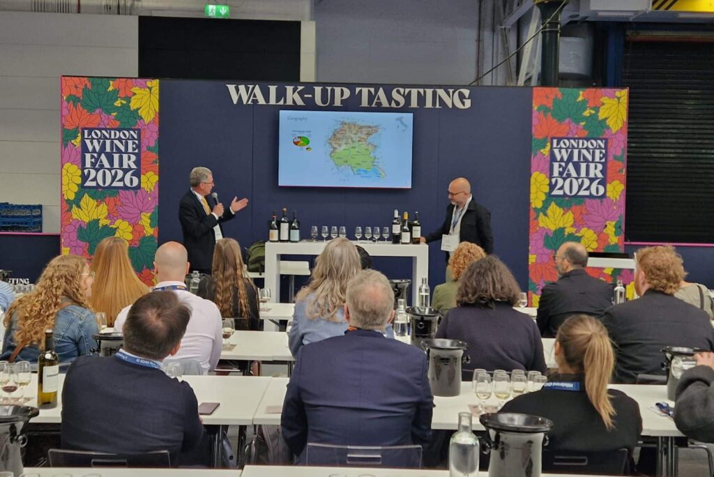 L'assessore Zannier mentre presenta le produzioni Fvg