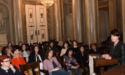 L'assessore Rosolen durante il suo intervento - Maternità FVG