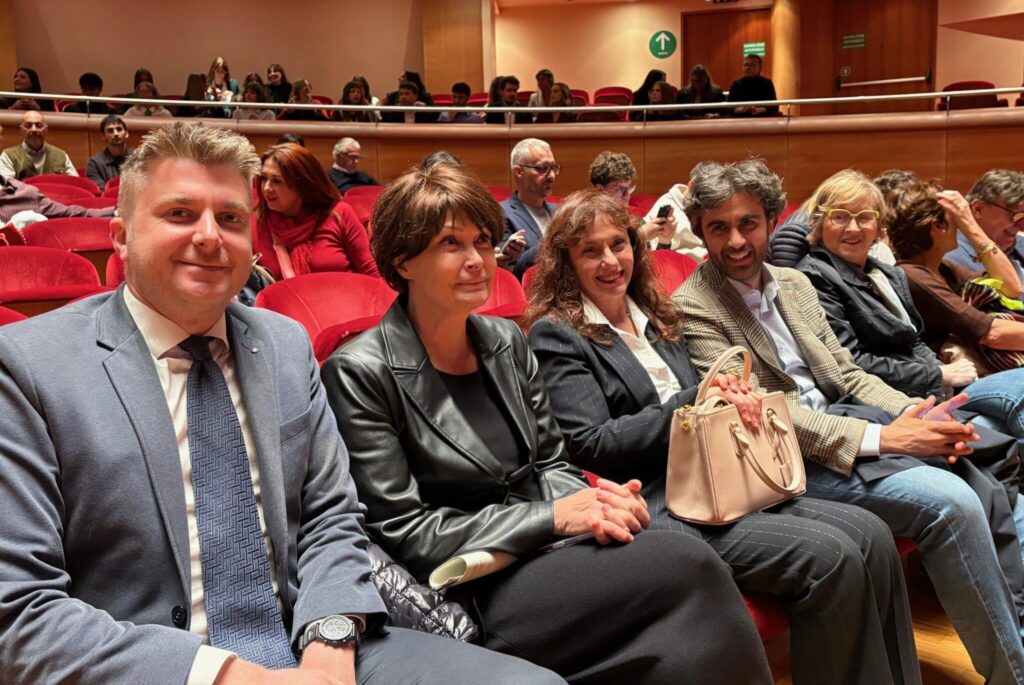 L’assessore regionale al Lavoro e Istruzione, Alessia Rosolen durante la cerimonia al Teatro Giovanni da Udine