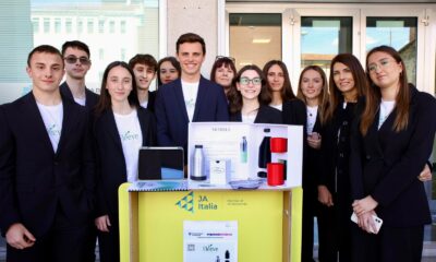 Lo stand dei vincitori con la borraccia modulare “Mobble”