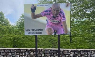 Una delle installazioni dedicate a Pantani