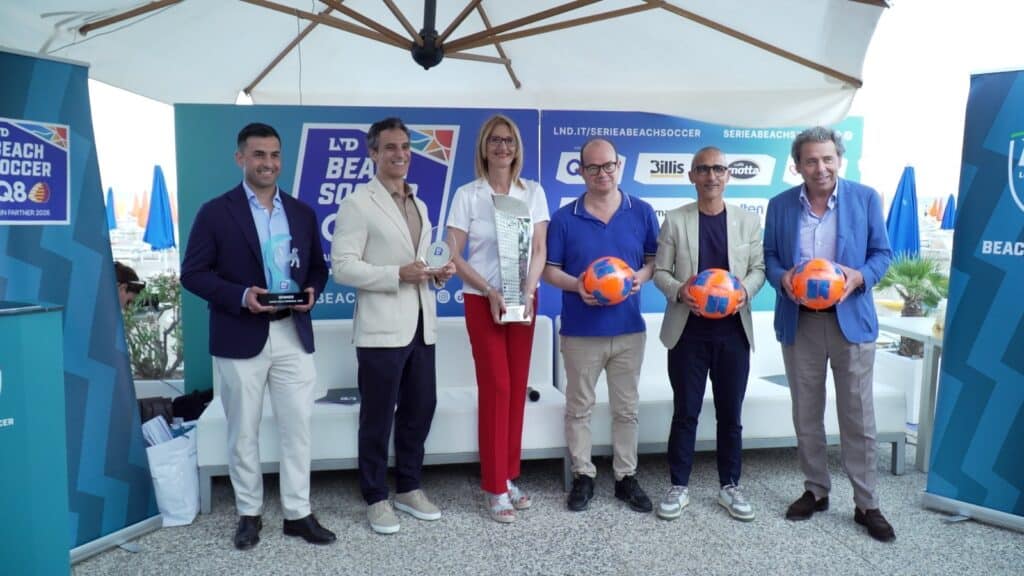 Foto di gruppo al termine della conferenza stampa svoltasi a Lignano Sabbadoro