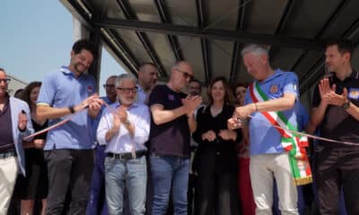 Il taglio del nastro all'inaugurazione della nuova area logistica della sede del gruppo comunale di Protezione civile di Pordenone