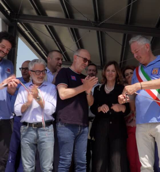 Il taglio del nastro all'inaugurazione della nuova area logistica della sede del gruppo comunale di Protezione civile di Pordenone
