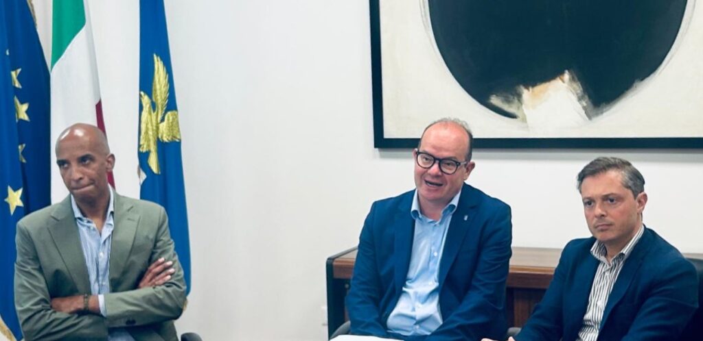 Il vicegovernatore Mario Anzil (al centro) alla presentazione della seconda Friuli Doc Run