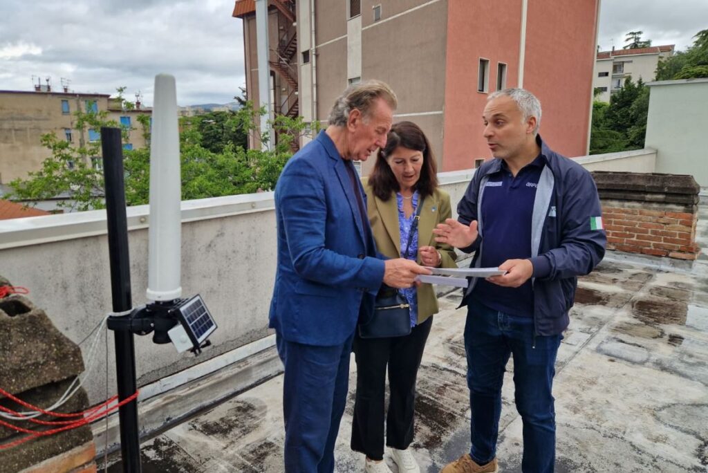 L’assessore Fabio Scoccimarro alla presentazione del nuovo progetto di Arpa Fvginsieme alla direttrice generale dell'agenzia Anna Lutman