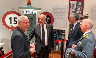 L'assessore Pierpaolo Roberti all'inaugurazione della mostra, assieme al sindaco di Trieste Roberto Dipiazza