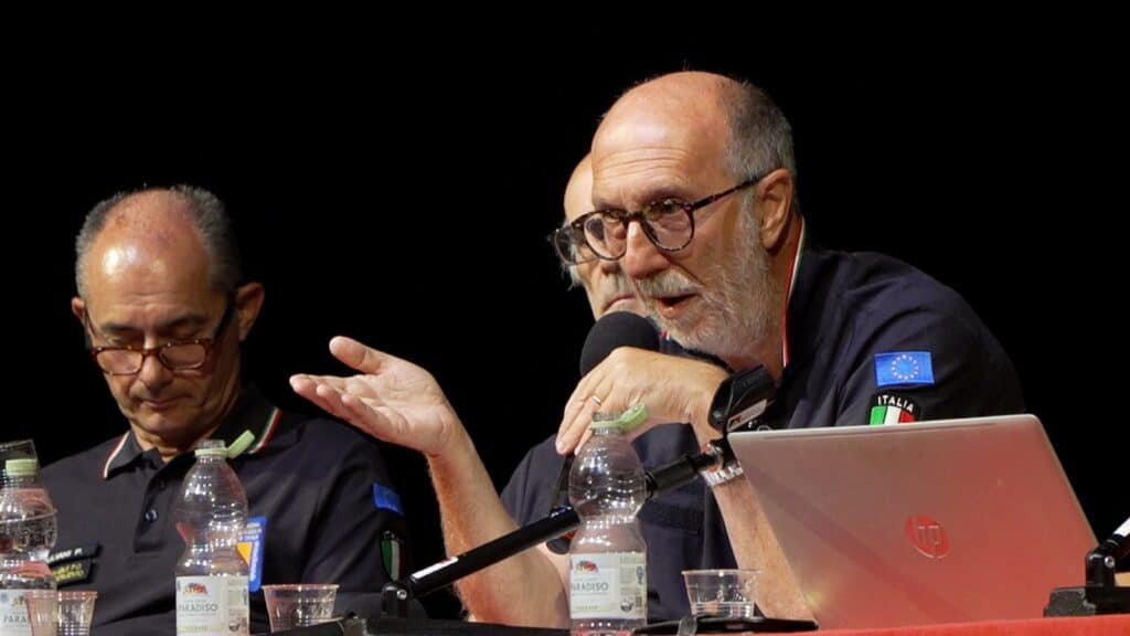 L'assessore Riccardi all'incontro pubblico sulla frana di Brazzano tenutasi a Cormons