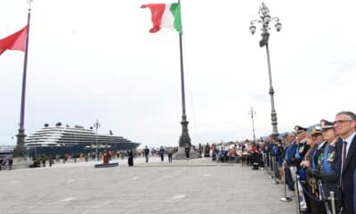 L'assessore Roberti sulla destra durante la cerimonia