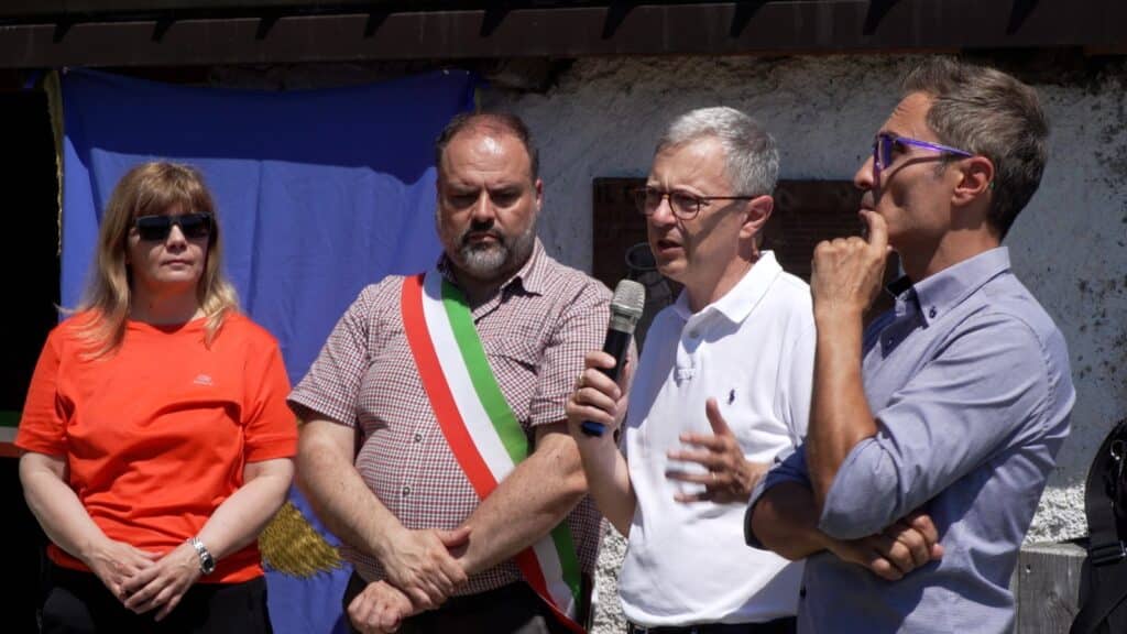 L'assessore regionale Stefano Zannier interviene a Pontebba all'inaugurazione dei nuovi spazi dell'agriturismo e del caseificio di Malga Glazzat