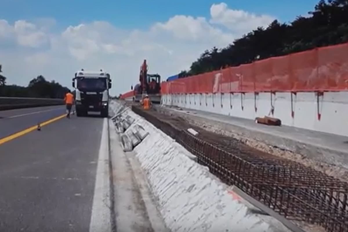 Una fase dei lavori sull'autostrada A4